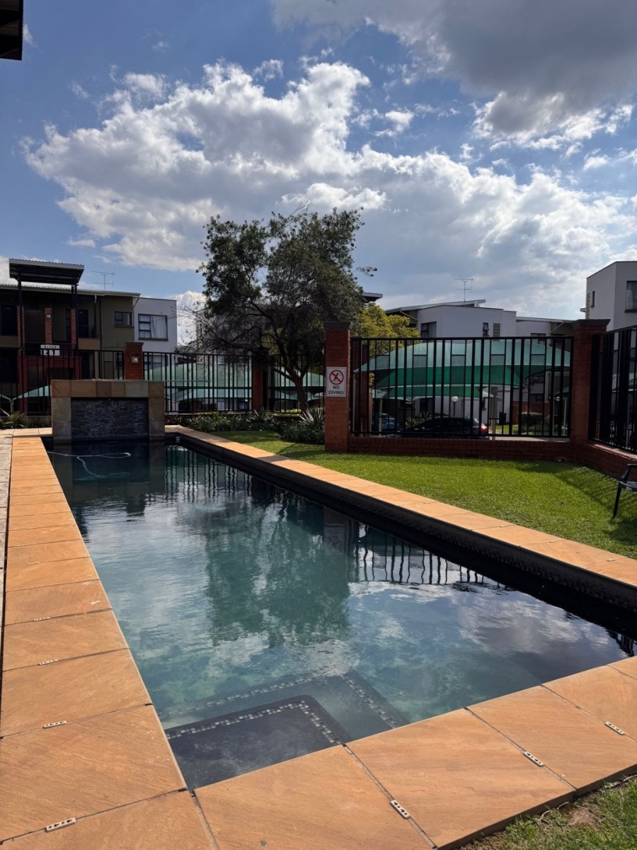 To Let 2 Bedroom Property for Rent in Fourways Gauteng