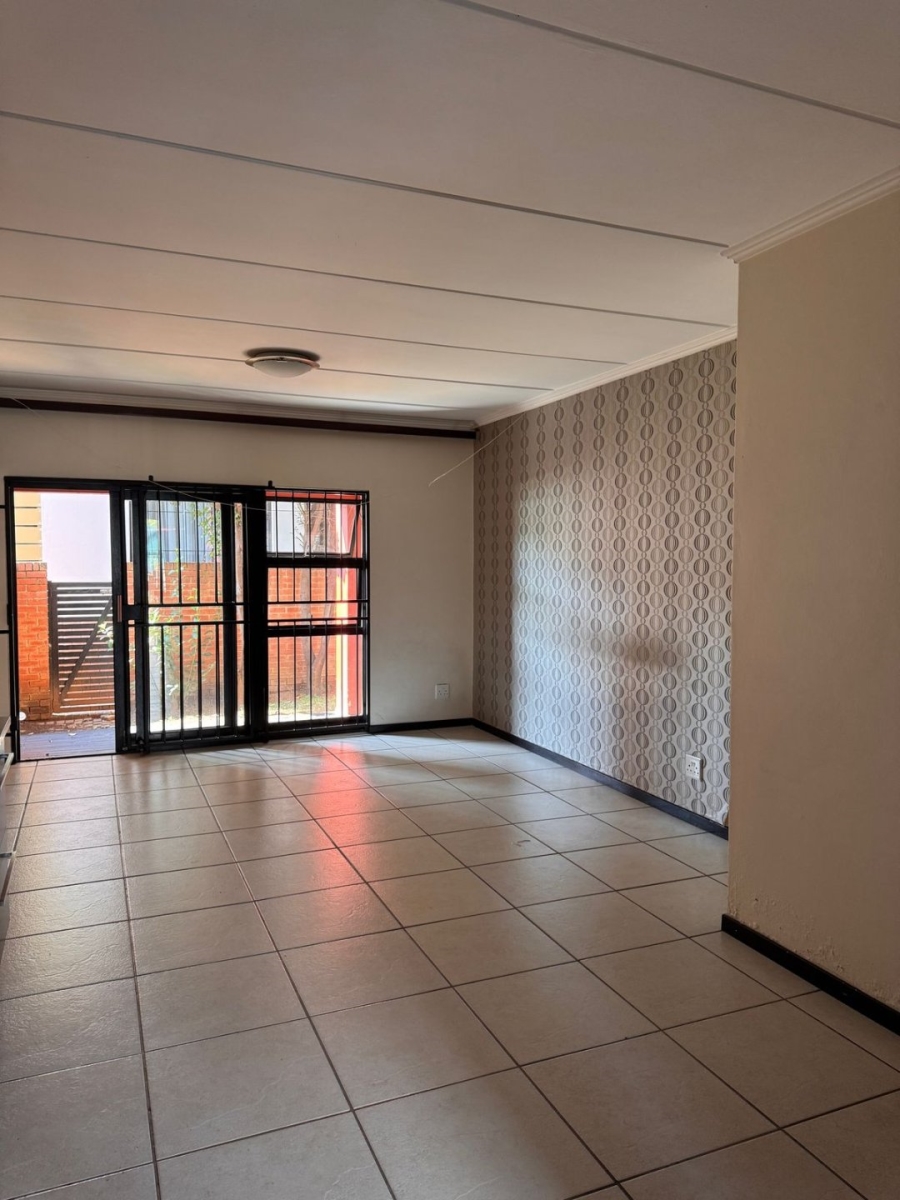 To Let 2 Bedroom Property for Rent in Fourways Gauteng