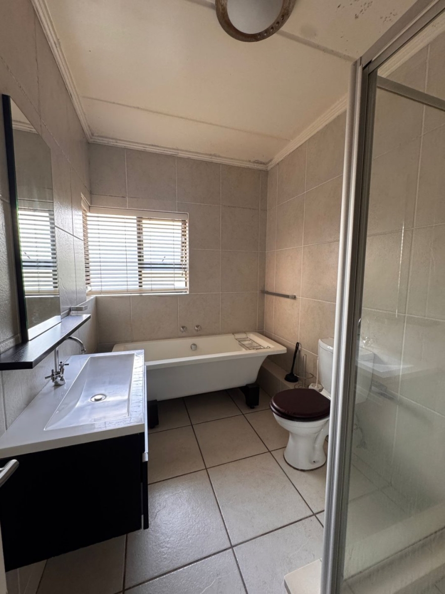 To Let 2 Bedroom Property for Rent in Fourways Gauteng