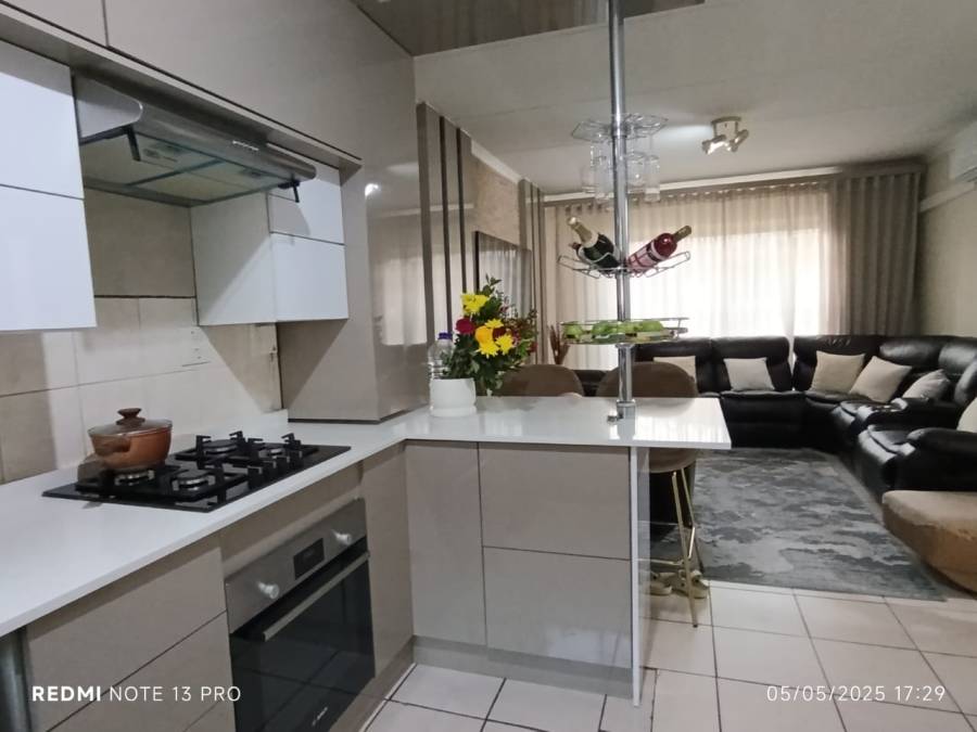 To Let 3 Bedroom Property for Rent in Heuwelsig Estate Gauteng
