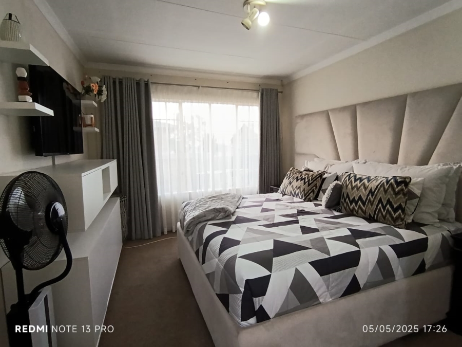 To Let 3 Bedroom Property for Rent in Heuwelsig Estate Gauteng