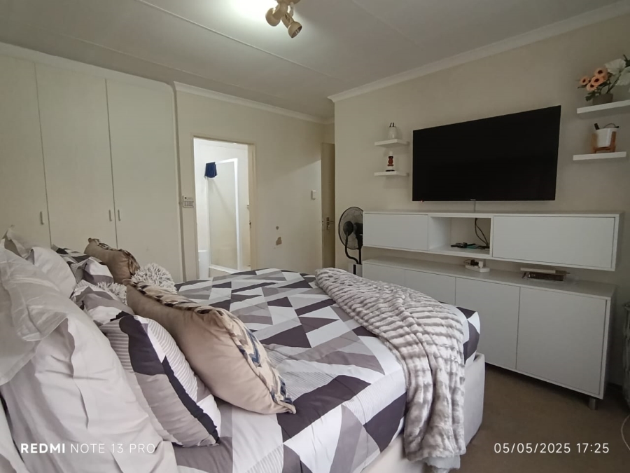 To Let 3 Bedroom Property for Rent in Heuwelsig Estate Gauteng