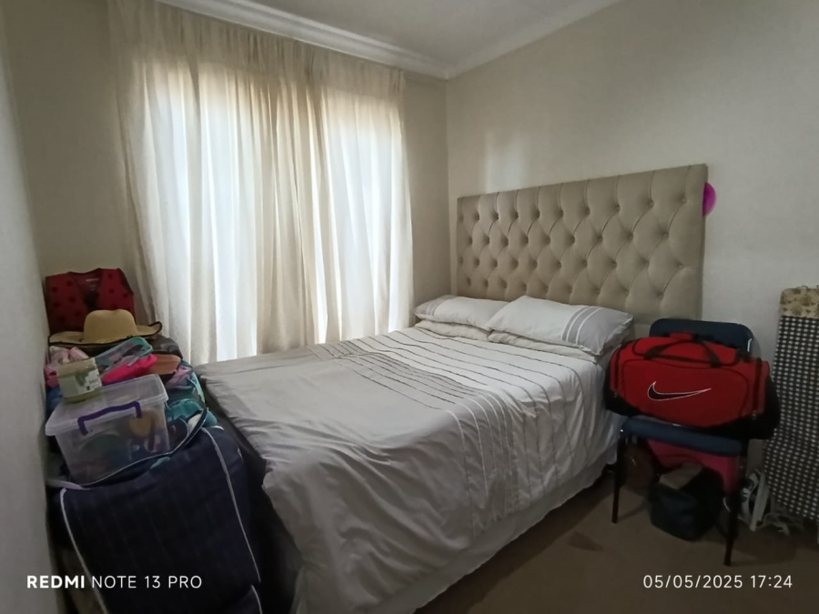To Let 3 Bedroom Property for Rent in Heuwelsig Estate Gauteng