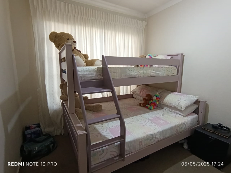 To Let 3 Bedroom Property for Rent in Heuwelsig Estate Gauteng