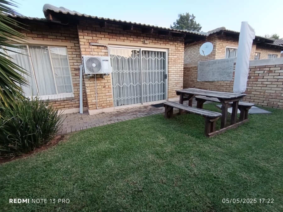 To Let 3 Bedroom Property for Rent in Heuwelsig Estate Gauteng