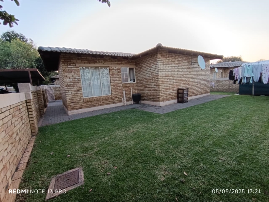 To Let 3 Bedroom Property for Rent in Heuwelsig Estate Gauteng