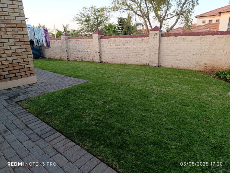 To Let 3 Bedroom Property for Rent in Heuwelsig Estate Gauteng