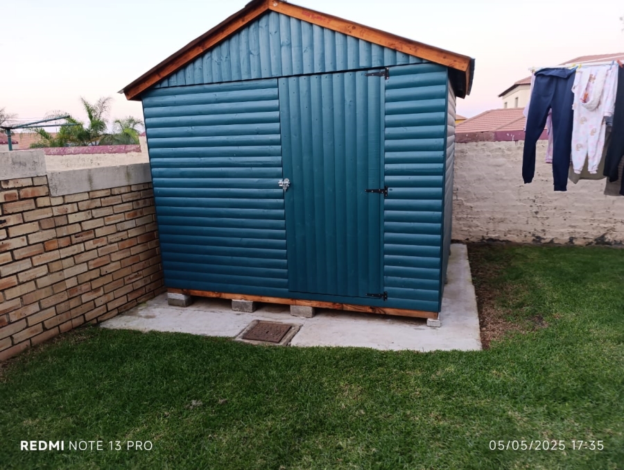 To Let 3 Bedroom Property for Rent in Heuwelsig Estate Gauteng
