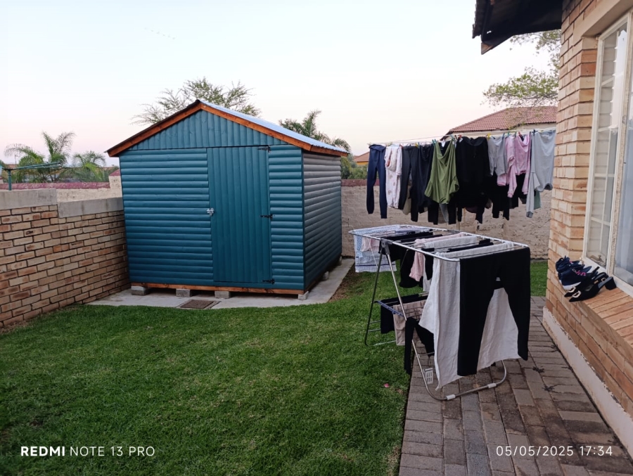 To Let 3 Bedroom Property for Rent in Heuwelsig Estate Gauteng
