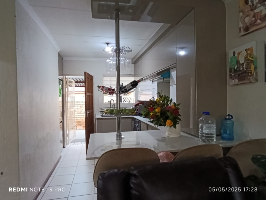 To Let 3 Bedroom Property for Rent in Heuwelsig Estate Gauteng
