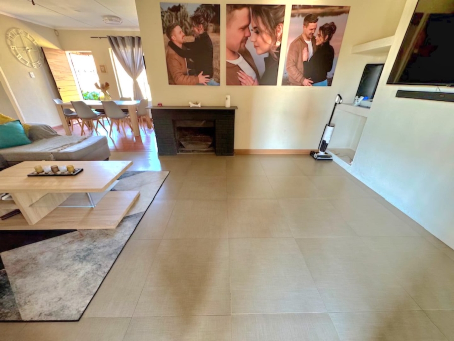 3 Bedroom Property for Sale in Bonaero Park Gauteng