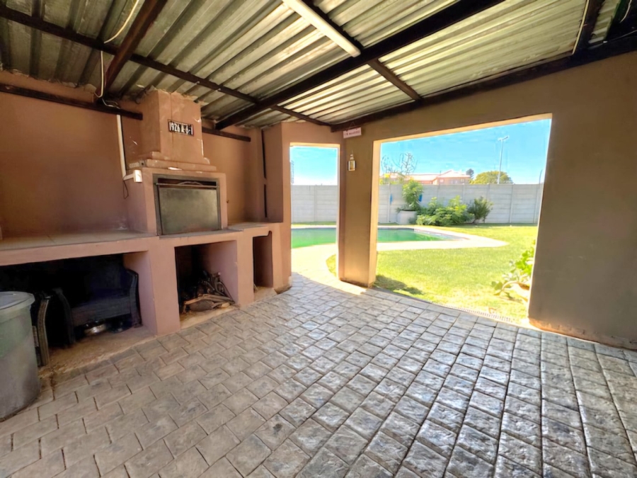 3 Bedroom Property for Sale in Bonaero Park Gauteng
