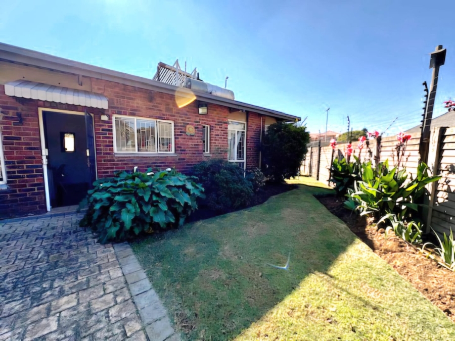 3 Bedroom Property for Sale in Bonaero Park Gauteng
