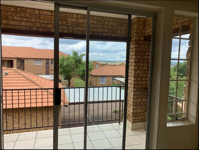 2 Bedroom Property for Sale in Noordwyk Gauteng