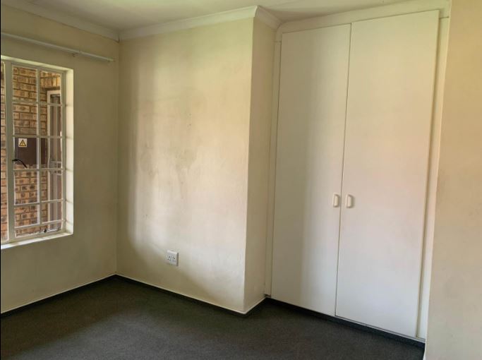 2 Bedroom Property for Sale in Noordwyk Gauteng