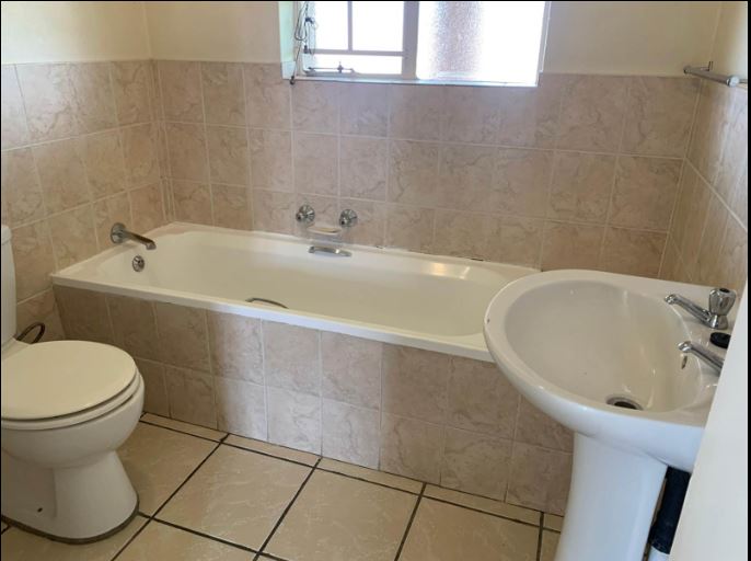2 Bedroom Property for Sale in Noordwyk Gauteng