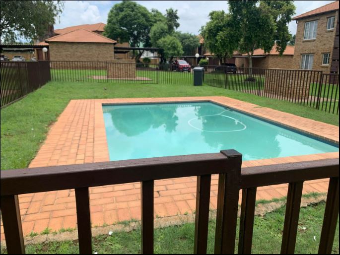 2 Bedroom Property for Sale in Noordwyk Gauteng