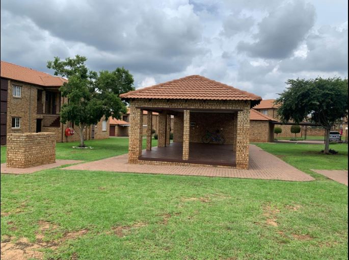 2 Bedroom Property for Sale in Noordwyk Gauteng