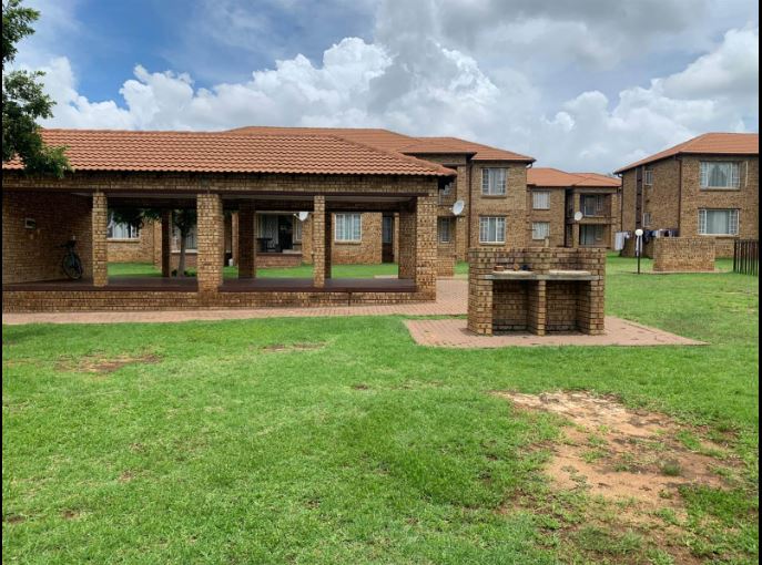 2 Bedroom Property for Sale in Noordwyk Gauteng