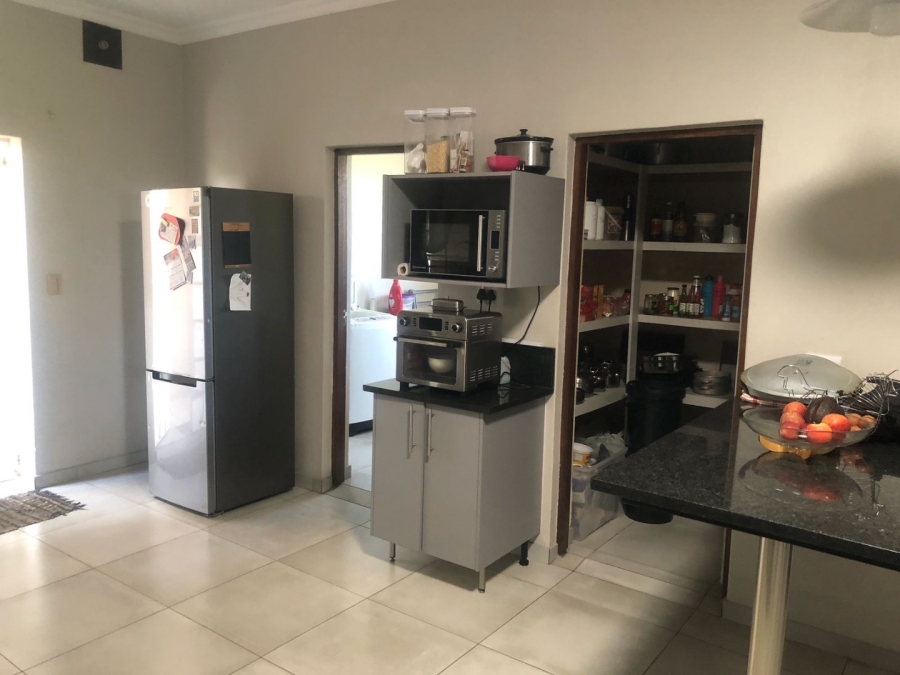  Bedroom Property for Sale in Mnandi Gauteng