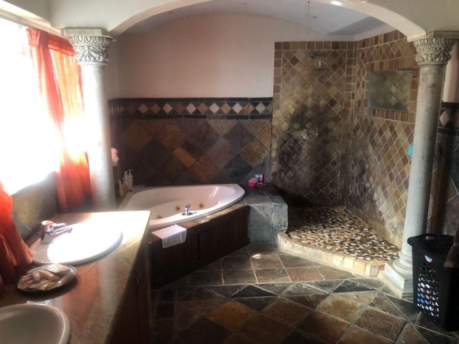  Bedroom Property for Sale in Mnandi Gauteng