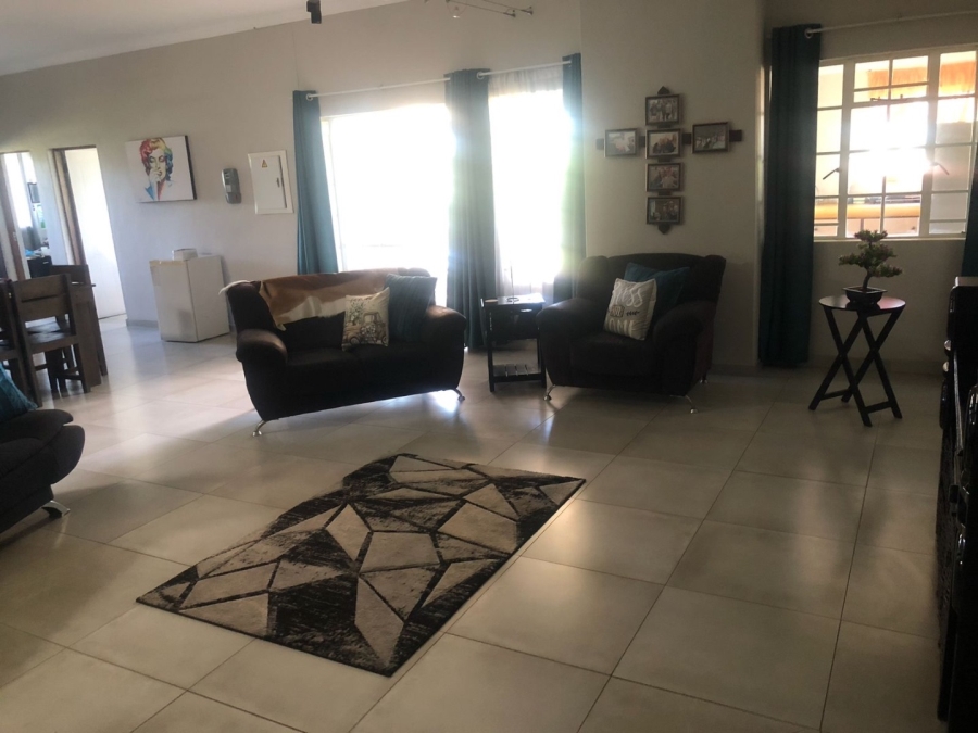  Bedroom Property for Sale in Mnandi Gauteng