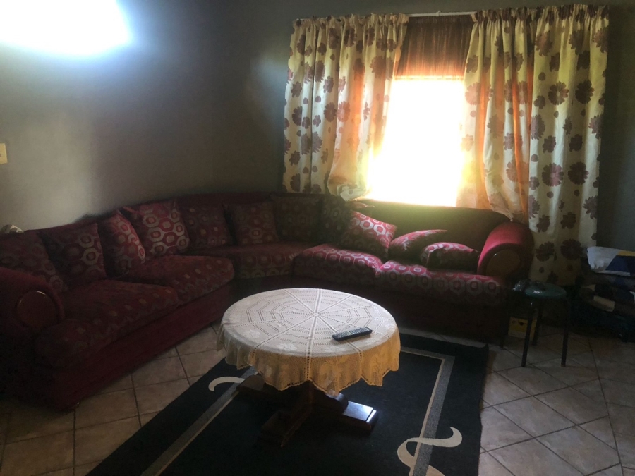  Bedroom Property for Sale in Mnandi Gauteng
