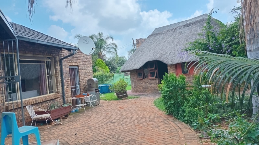 2 Bedroom Property for Sale in Pierre Van Ryneveld Gauteng