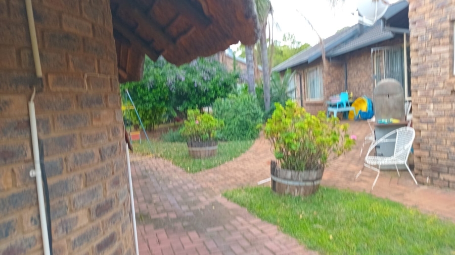 2 Bedroom Property for Sale in Pierre Van Ryneveld Gauteng