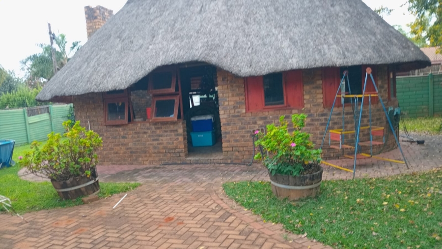 2 Bedroom Property for Sale in Pierre Van Ryneveld Gauteng