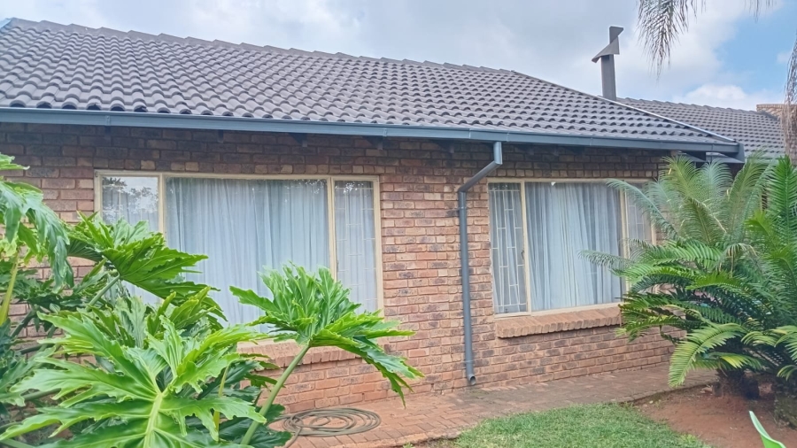 2 Bedroom Property for Sale in Pierre Van Ryneveld Gauteng