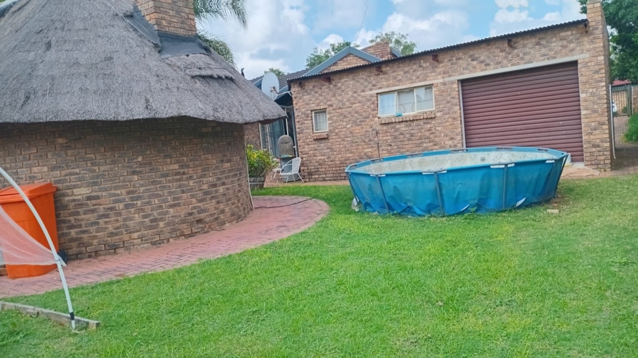 2 Bedroom Property for Sale in Pierre Van Ryneveld Gauteng