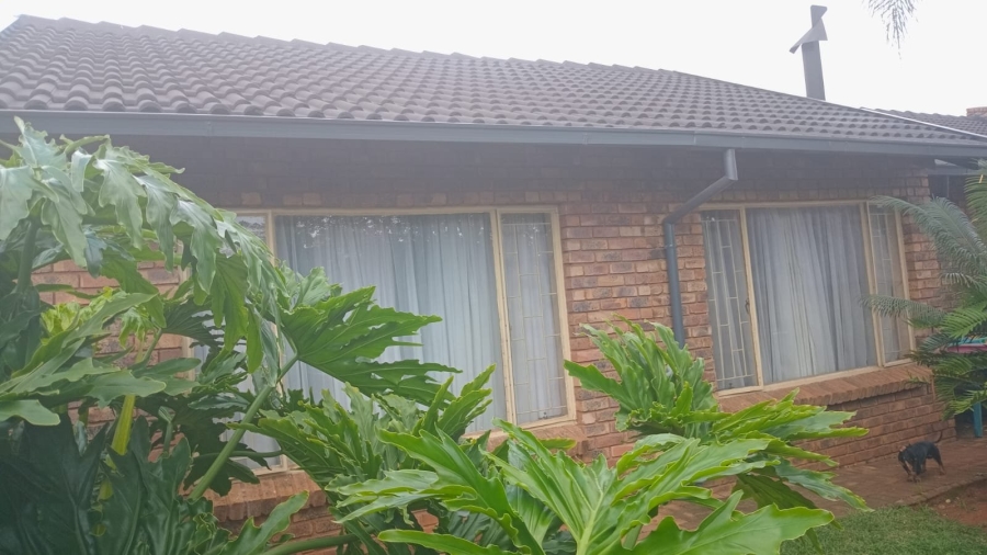 2 Bedroom Property for Sale in Pierre Van Ryneveld Gauteng