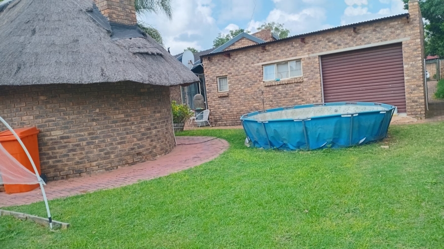 2 Bedroom Property for Sale in Pierre Van Ryneveld Gauteng
