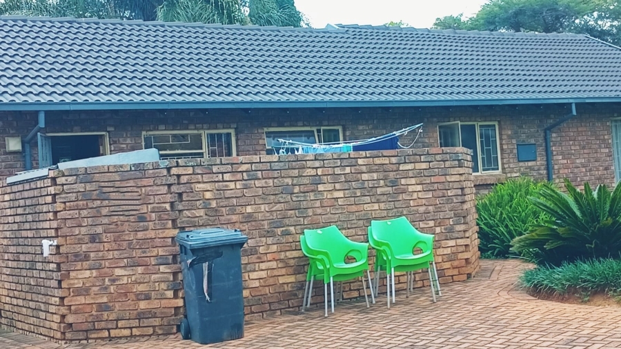 2 Bedroom Property for Sale in Pierre Van Ryneveld Gauteng