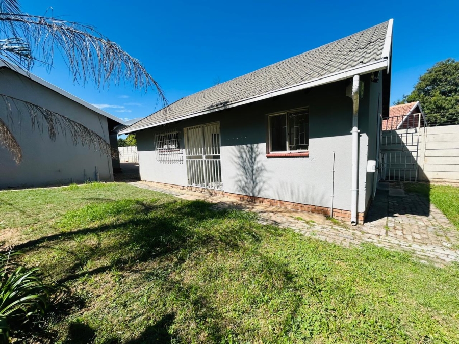 To Let 3 Bedroom Property for Rent in Vorna Valley Gauteng