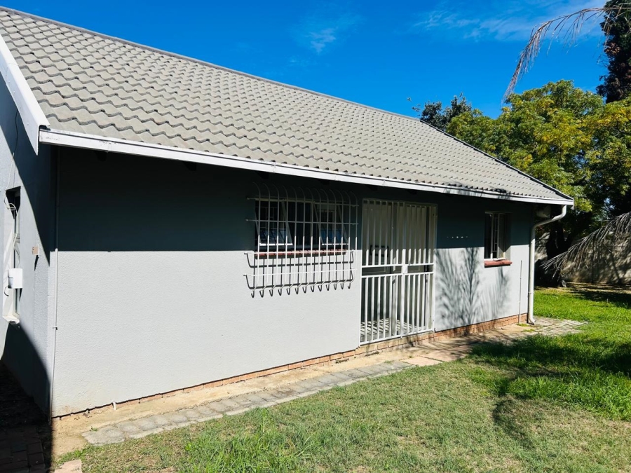 To Let 3 Bedroom Property for Rent in Vorna Valley Gauteng
