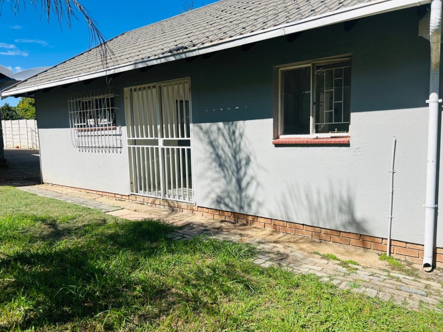 To Let 3 Bedroom Property for Rent in Vorna Valley Gauteng