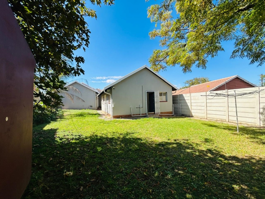To Let 3 Bedroom Property for Rent in Vorna Valley Gauteng