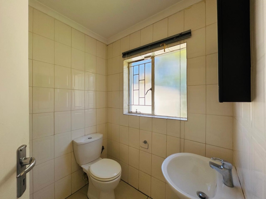 To Let 3 Bedroom Property for Rent in Vorna Valley Gauteng