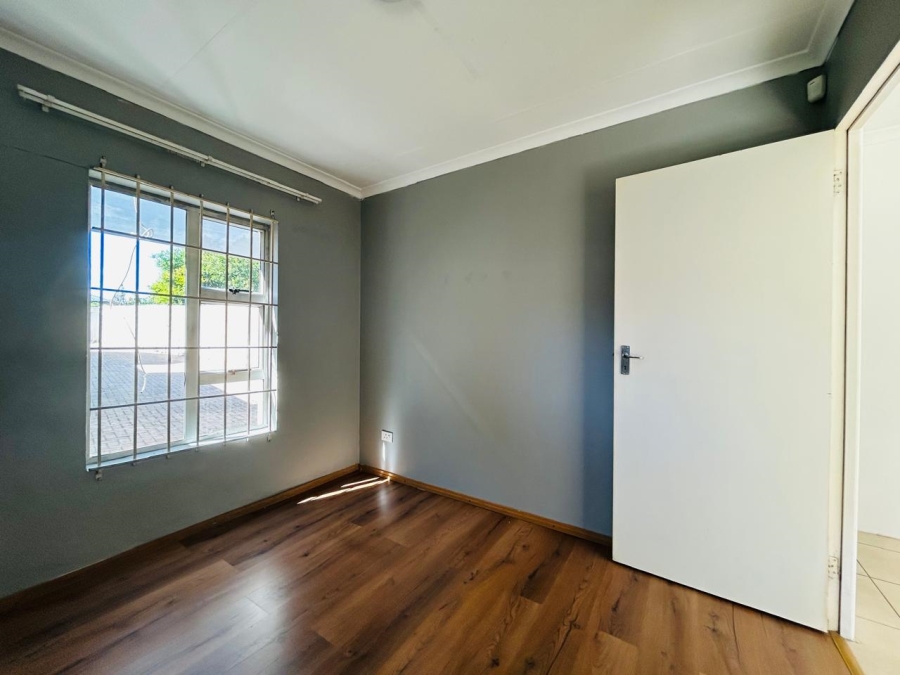 To Let 3 Bedroom Property for Rent in Vorna Valley Gauteng