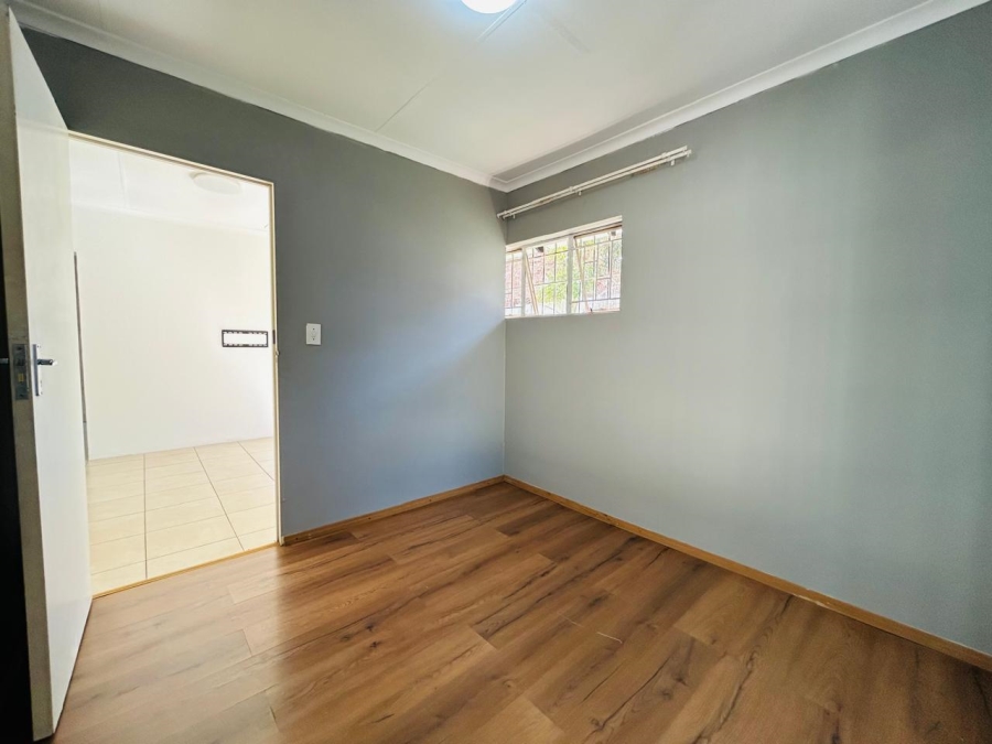 To Let 3 Bedroom Property for Rent in Vorna Valley Gauteng
