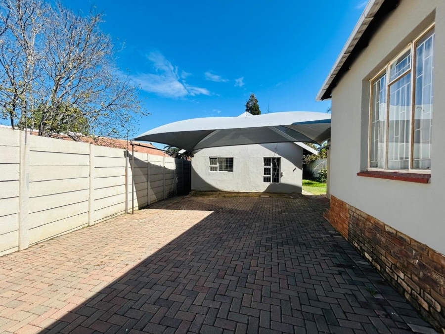 To Let 3 Bedroom Property for Rent in Vorna Valley Gauteng