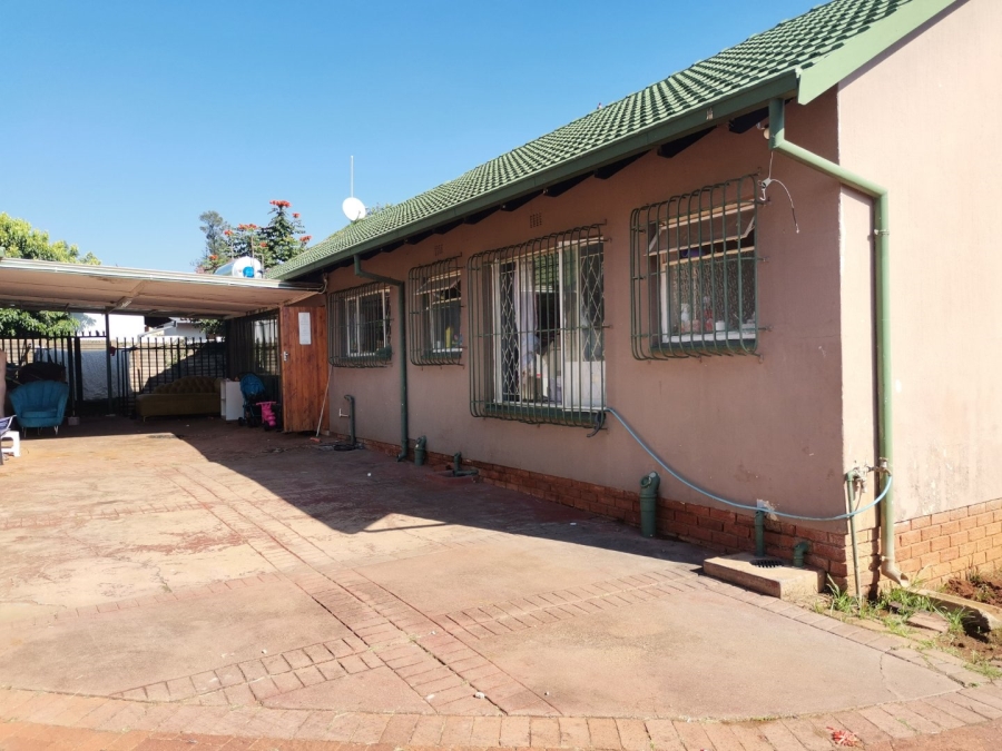 3 Bedroom Property for Sale in Dorandia Gauteng