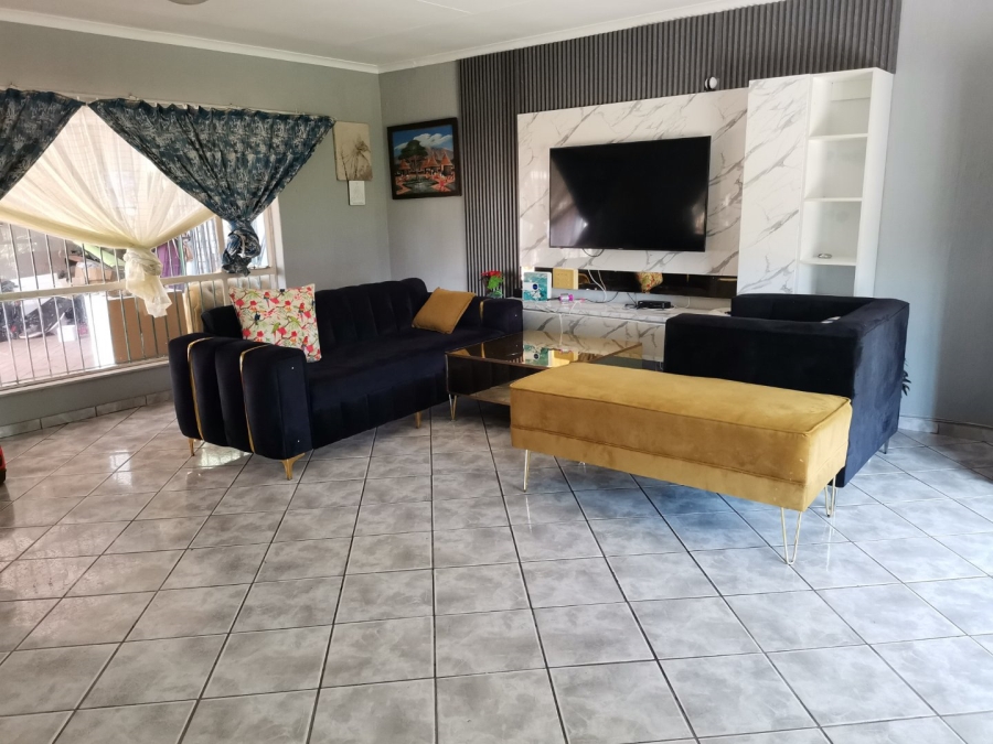 3 Bedroom Property for Sale in Dorandia Gauteng