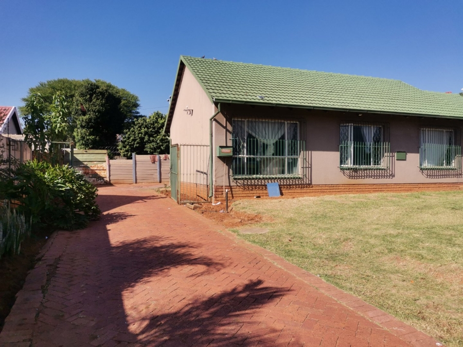 3 Bedroom Property for Sale in Dorandia Gauteng