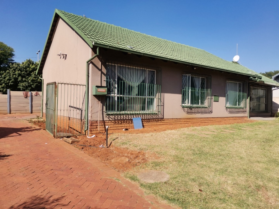 3 Bedroom Property for Sale in Dorandia Gauteng