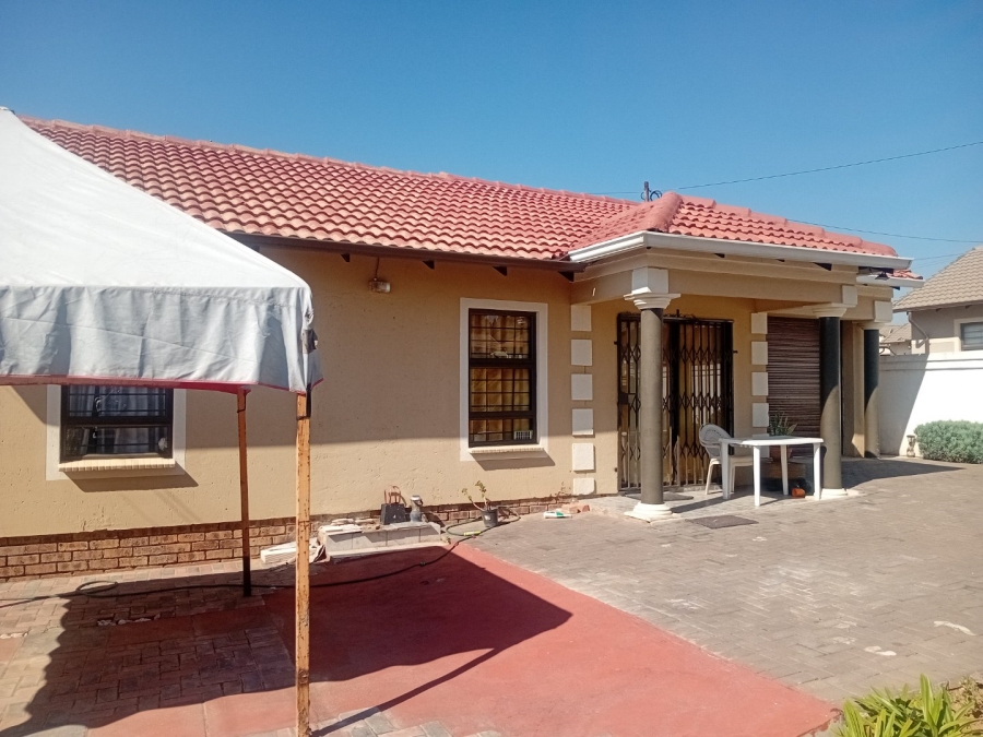 To Let 3 Bedroom Property for Rent in Kya Sands Gauteng