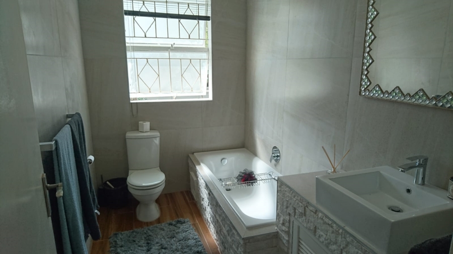 3 Bedroom Property for Sale in Edenvale Central Gauteng