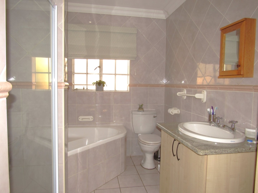 3 Bedroom Property for Sale in Clubview West Gauteng